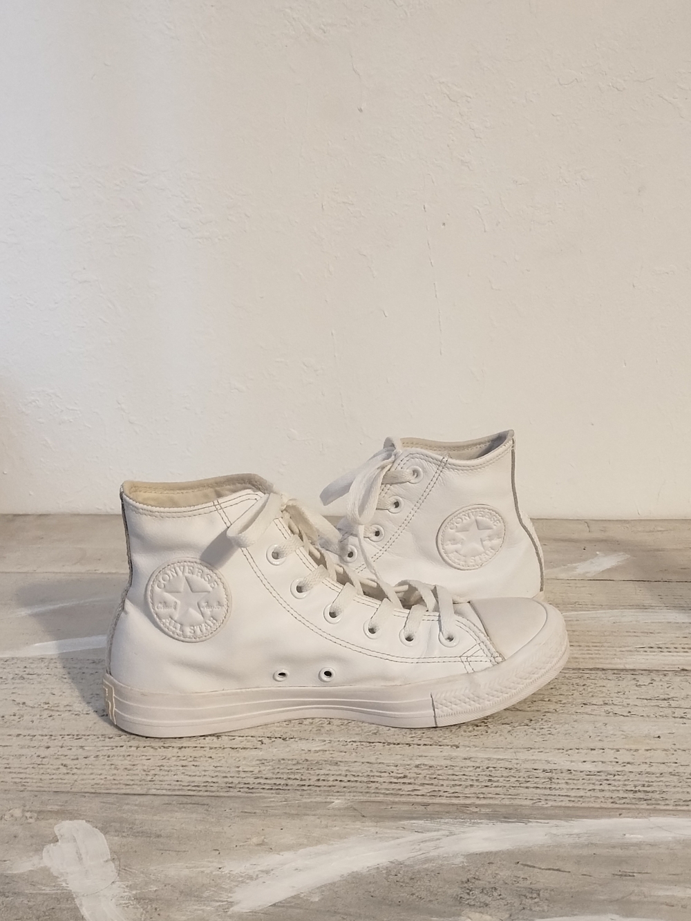 Converse unisex All-Star Chuck Taylor Trainers Hi Top Triple White Leather - Picture 1 of 16